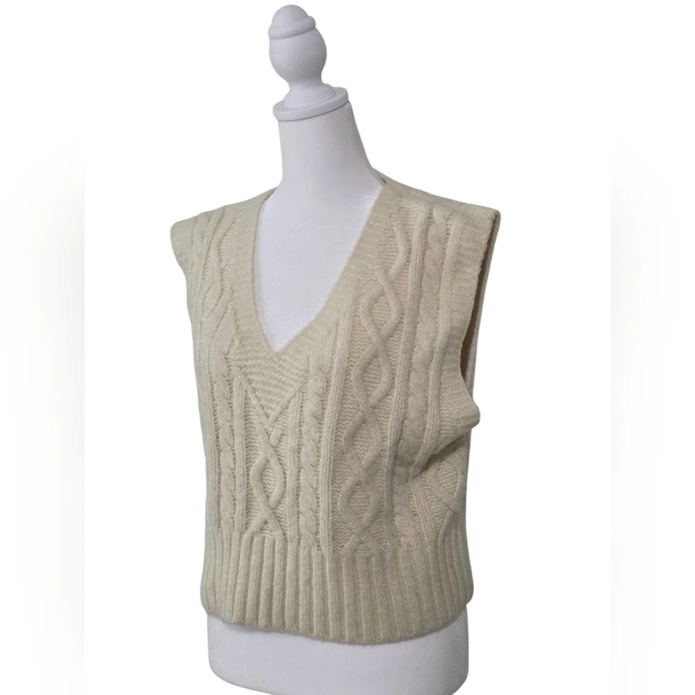 Zara Ivory Sweater Vest Size S Cable Knit Oversized Cropped Cozy Sleeveless